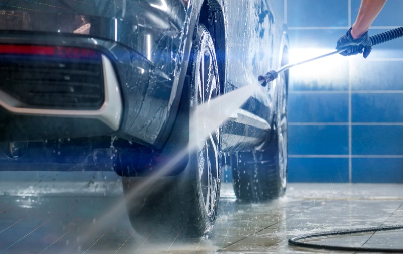 Reclama unei spălătorii auto a stârnit revoltă în Elveția: „Am călcat din nou un pensionar”