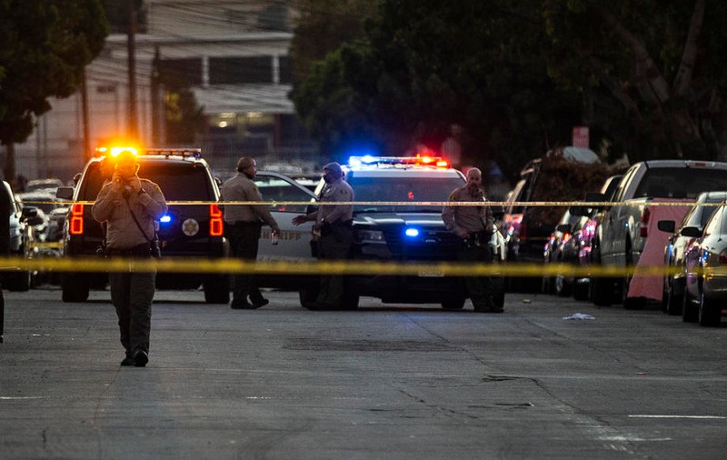 Polițiștii din Chicago, avertizați de FBI despre un “pact al crimei”. Bandele amenință că împușcă pe loc orice polițist care scoate arma în public!