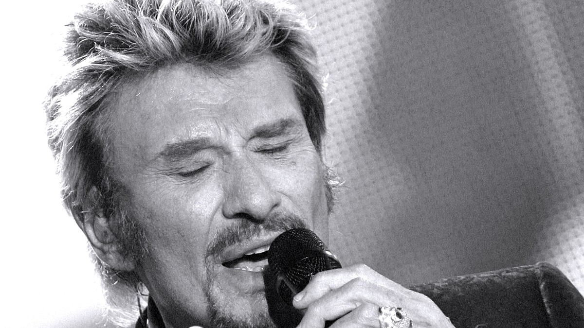 Sicriul rockerului francez Johnny Hallyday a fost transferat într-un cavou din Antilele franceze