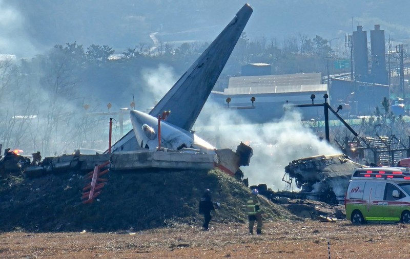 Președintele Coreei de Sud a decretat 7 zile de doliu național după ce 179 de oameni au murit ca urmare a prăbușirii avionului Boeing 737