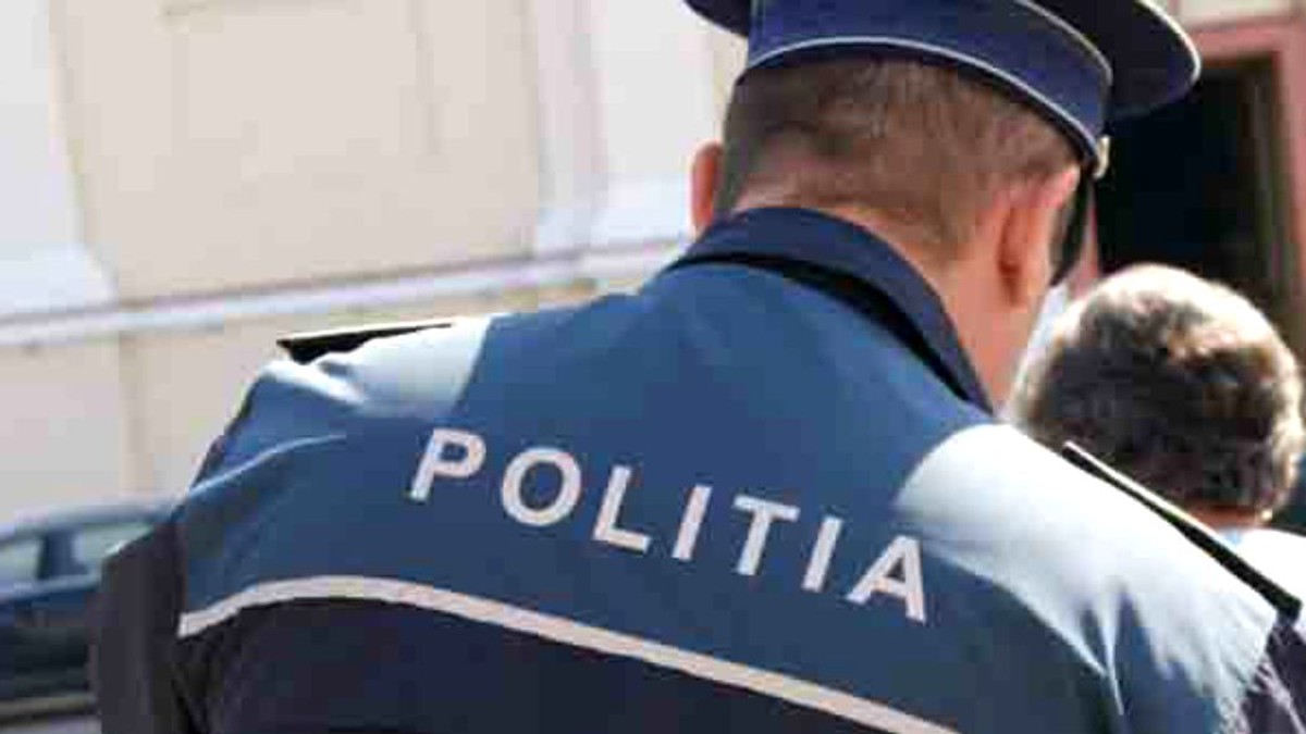 Drama lui Cristian Dumitru, fostul poliţist infectat cu HIV, care a murit în spital, poate fi scenariul unui film. Cristian nu era căsătorit și a fost îngrijit de Maria, o infirmieră care i-a stat alături până în ultima clipă. Alături i-au rămas și câțiva prieteni polițiști, printre care și Valentin.