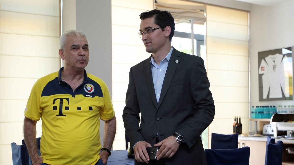 Iordănescu s-a făcut preș în fața lui Burleanu