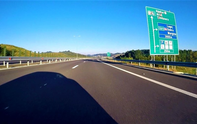 Lotul 3 de pe autostrada Lugoj-Deva, dat în folosință cu restricții de circulație. Trebuia să fie gata din 2016