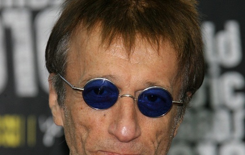 Membrul legendarei formaţii Bee Gees, Robin Gibb, a intrat în comă. Doctorii spun că va muri în câteva zile