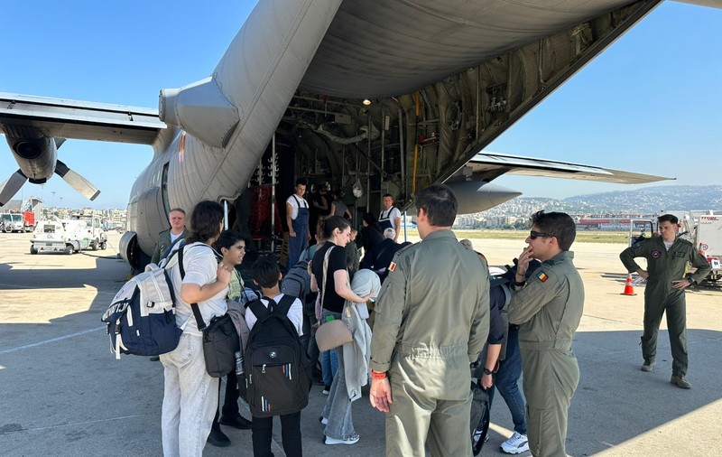 Încă 74 de cetățeni români și membri de familie au fost repatriați din Liban, anunță MAE