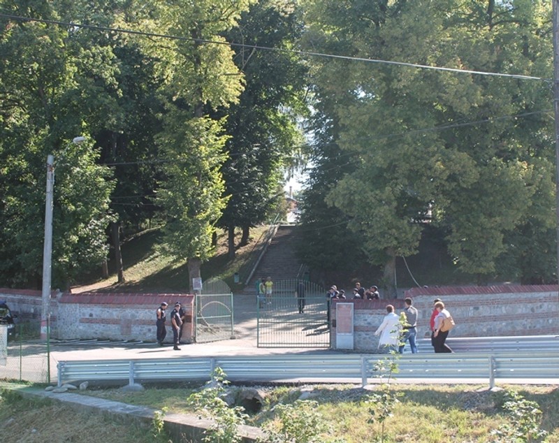 FOTO | Ultimele pregătiri la Curtea de Argeș, pentru înmormântarea Reginei Ana
