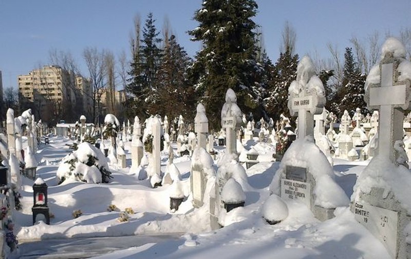Hoţi cu obiceiuri morbide: jefuiau cadavre şi prădau cavouri