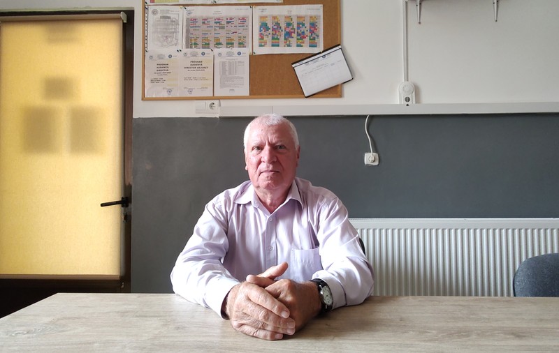 Ioan Brânzan, profesorul pensionar care predă Fizică la 80 de ani: „Dacă dispare politicul din învățământ, se limpezește totul”