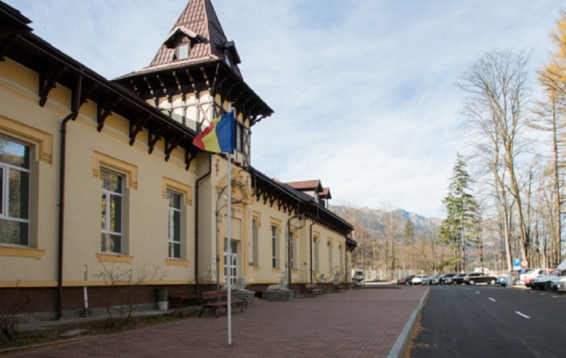 Pacienţi evacuaţi din Spitalul Orăşenesc Sinaia. Degajări de fum după un scurtcircuit la un frigider