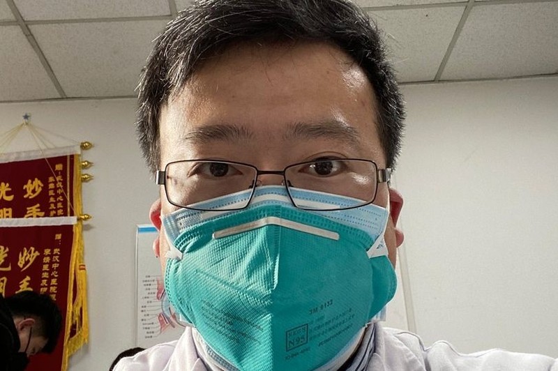 Doctorul Li Wenliang a murit de coronavirus, avertizând că există pericolul izbucnirii unei epidemii