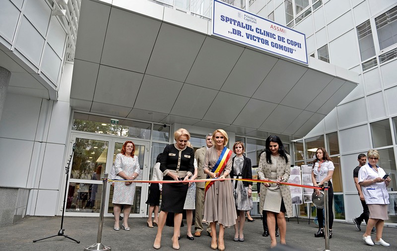 Un consilier o acuză pe Gabriela Firea că a tăiat bani de la medicamentele copiilor de la Gomoiu și reparațiile spitalelor și i-a alocat pentru publicitate