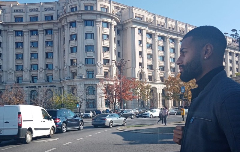 Nedumerirea unui canadian mutat vara trecută în România: „Nu pricep cum vine asta, supermașini și haine scumpe, iar lângă ele sărăcie lucie”