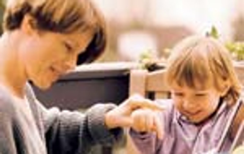 Strainii cauta tineri ca 'babysitter'