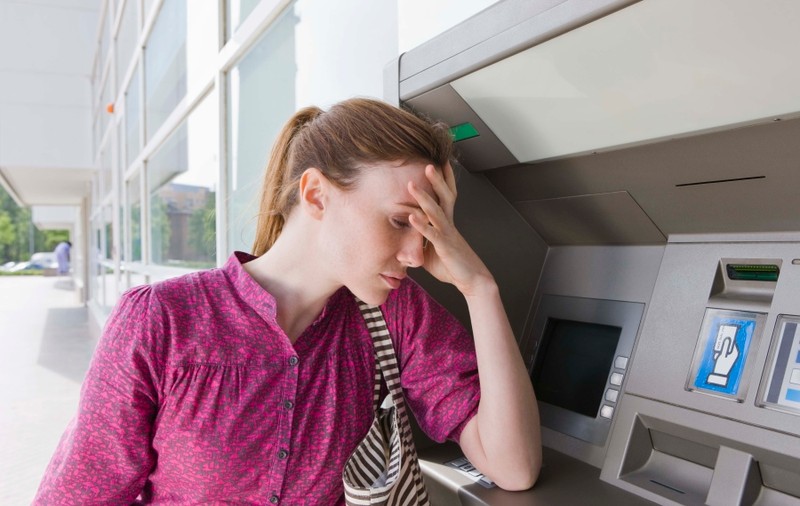 Bancomatele, la fel de murdare ca şi toaletele publice