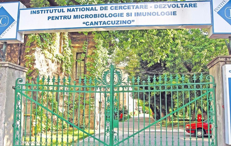 Ciucă: Lăzile cu gheață carbonică, în care va fi transportat vaccinul anti-COVID, au ajuns deja la București