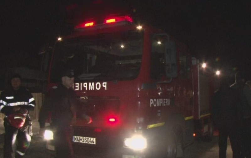 Zeci de copii, evacuaţi în plină noapte dintr-o pensiune din Bacău, în urma unor scăpări de gaze