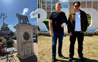 Florin Cazacu, primarul municipiului Brad, alături de Selly, după filmările pentru „Fugiți de acasă” | sursa foto: Facebook