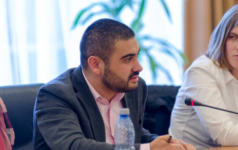 Internauţii s-au dezlănţuit, după ce deputatul PSD Florin Manole s-a plâns că a fost ameninţat în secţia de poliţie: "Mizeriile astea se întâmplă din cauza voastră!"