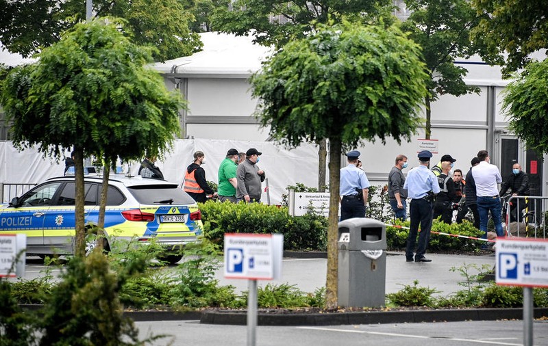 Crimă între români la un abator Tönnies din Germania. „Acest act oribil trebuie investigat”