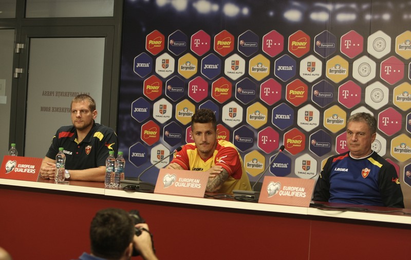 România - Muntenegru (duminică, ora 21.45, TVR 1). Selecționerul Tumbakovici n-a priceput nimic din participarea tricolorilor la Euro 2016!
