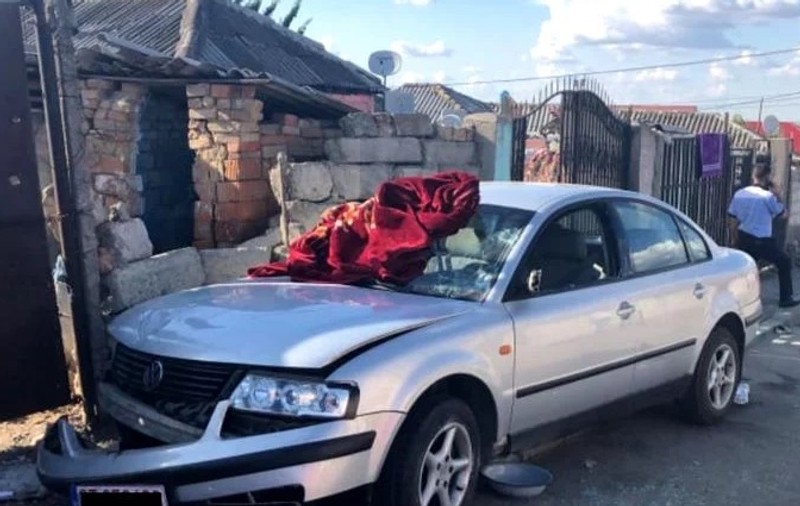 Tânărul care a intrat cu maşina pe trotuar şi a omorât două femei la Medgidia, reţinut de poliţişti