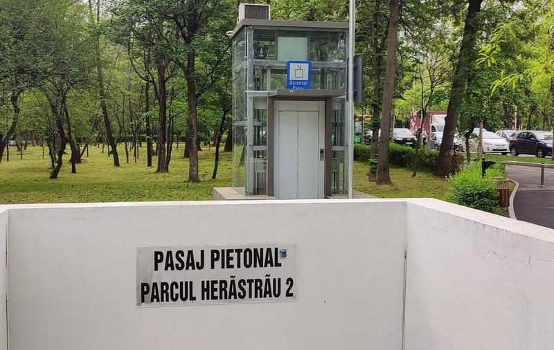 Lifturi noi în pasajul pietonal de la Piaţa Presei Libere, din Capitală. Cele vechi au fost vandalizate