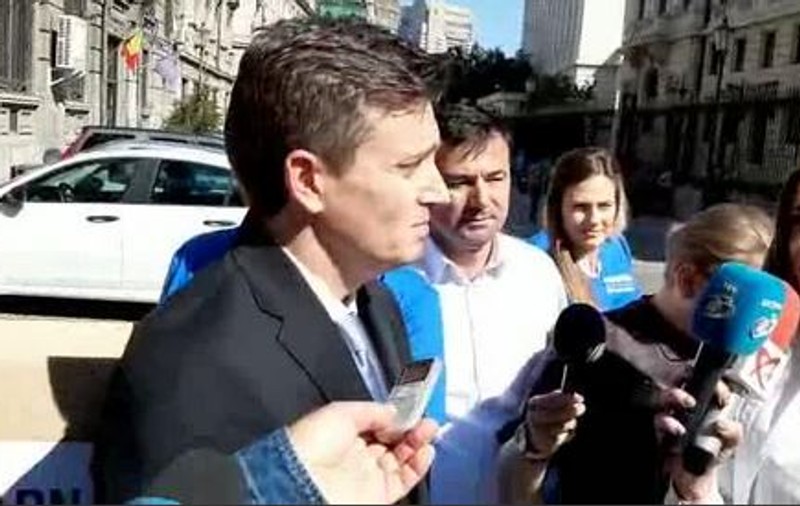 Cătălin Ivan a depus peste 230.000 de semnături la BEC, pentru candidatura sa la alegerile prezidențiale