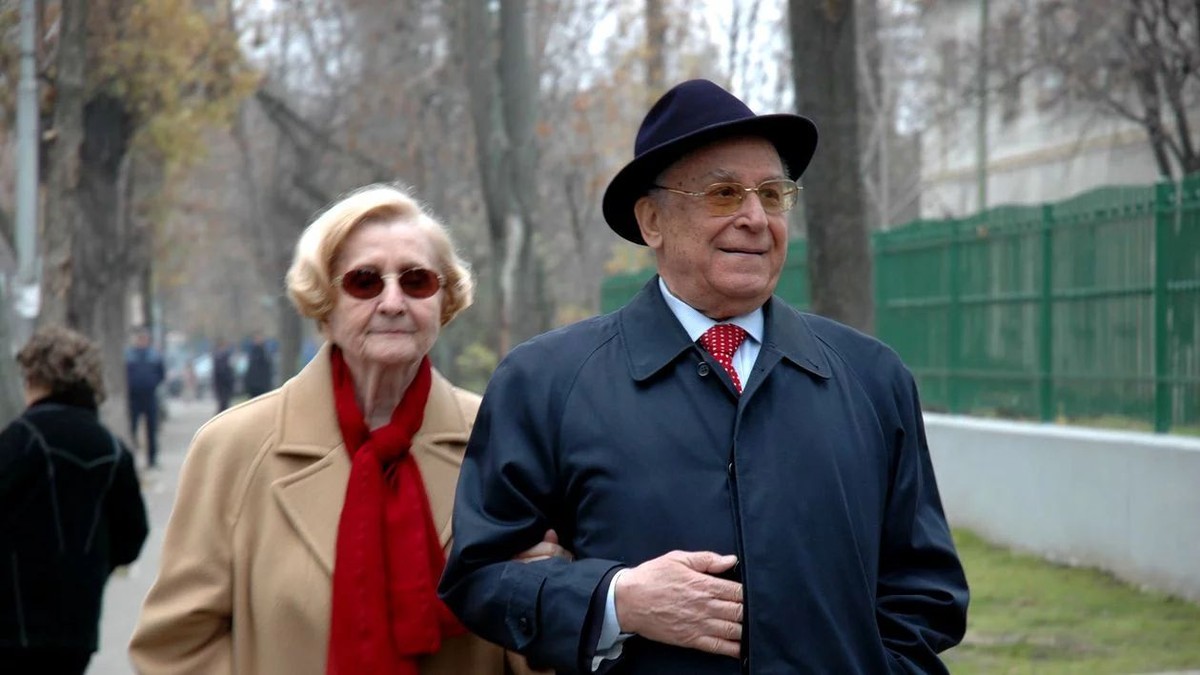 VIDEO Ion Iliescu, la 90 de ani: ”Nu-i ca la 19, dar capul e întreg”. Cu cine a sărbătorit fostul președinte al României