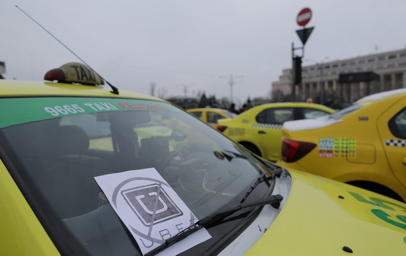 Reacția Uber, după protestul taximetriștilor: 'Susținem reglementarea serviciilor de transport alternativ'