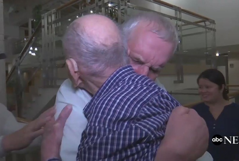 La 102 ani, un supraviețuitor al Holocaustului și-a cunoscut nepotul
