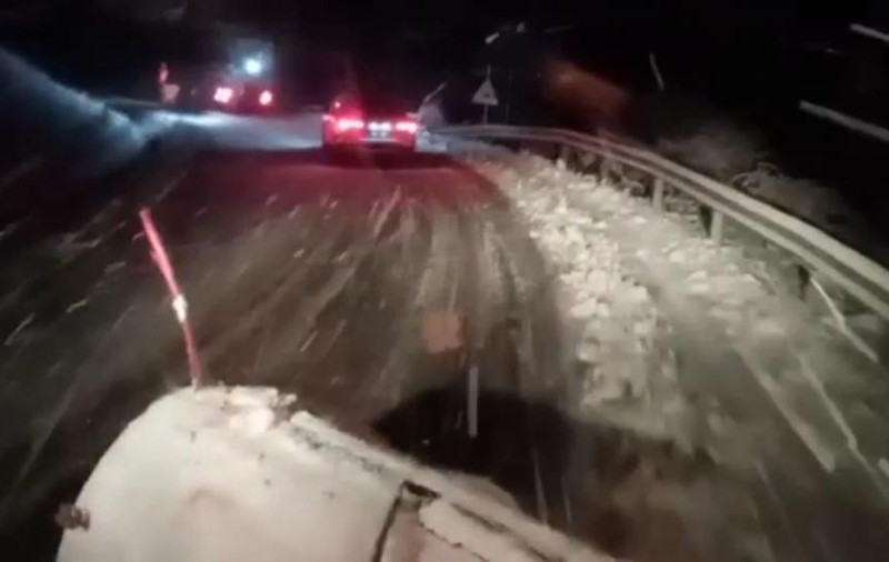 Ninge abundent la Rânca. Accesul mașinilor fără lanțuri de iarnă, interzis spre stațiune