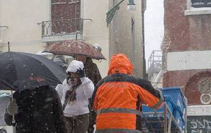 UPDATE | NINGE în București. Primii fulgi de nea din această iarnă, în Capitală
