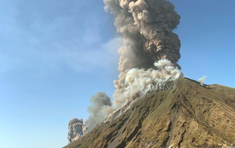 Un turist a murit după erupția vulcanului Stromboli din Italia / FOTO&VIDEO