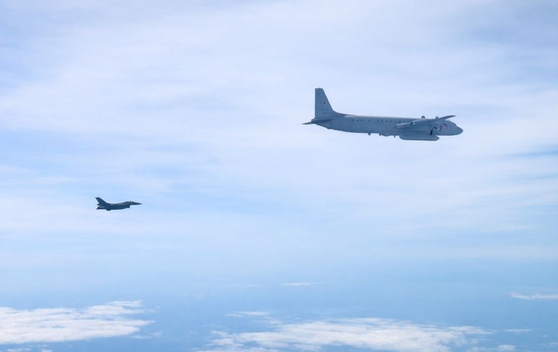 Avioane românești de luptă au interceptat o aeronavă rusească: „Zbura fără contact radio cu organele de trafic aerian”