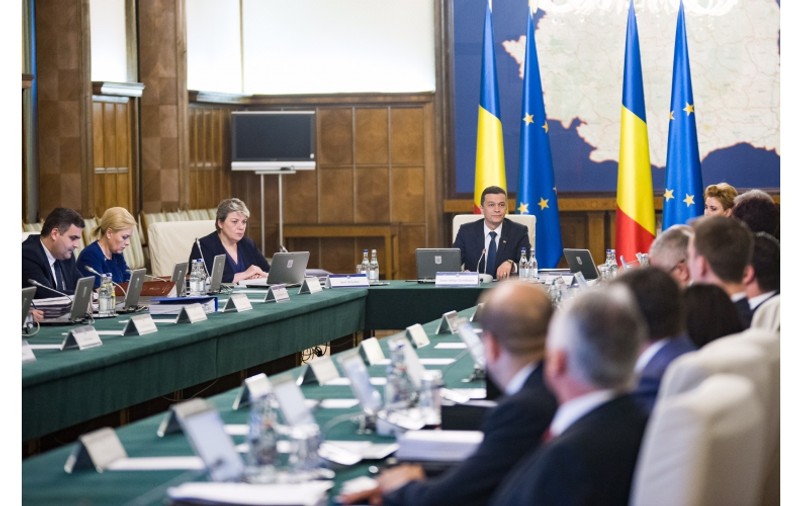 Guvernul discută "Prima chirie”; Vasilescu: Cei care se angajează la 50 de kilometri de domiciliu vor primi maxim 900 de lei, pentru plata cheltuielilor de întreținere