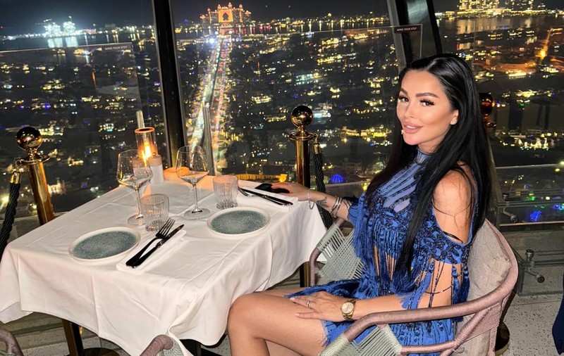 Prin ce trece Brigitte Pastramă în Dubai: „Îmi plânge sufletul, dar nu există să ne întoarcem în România”. Fata ei nu o înțelege