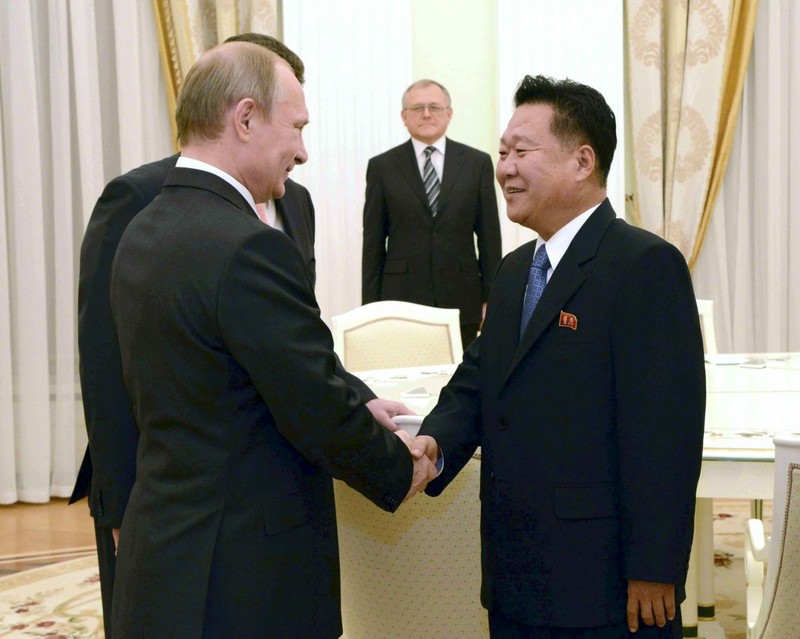Choe Ryong Hae la o întâlnire cu Vladimir Putin în 2014 FOTO: EPA