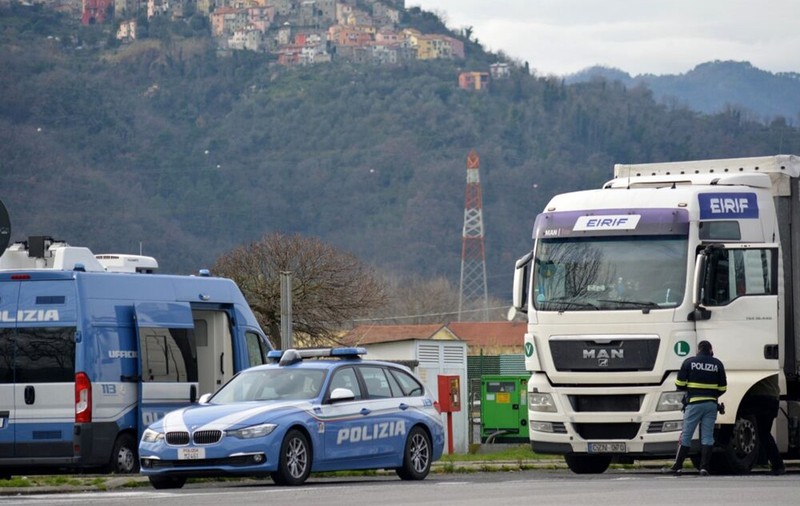 Șofer român de TIR, dat jos de la volan și dus direct la închisoare, în Italia. Era căutat de 6 ani