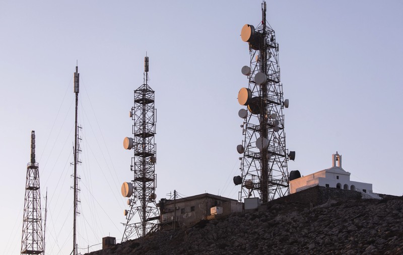 Ce salarii se câștigă în telecomunicații? Cât primesc un operator de rețele de fibră optică și un inginer