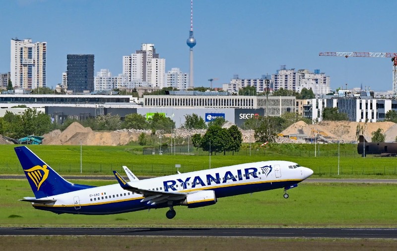 Ryanair va închide baza aeriană de la Berlin: „Aviația germană e în colaps”