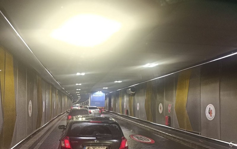 Un camion a rămas blocat în Pasajul Unirii. Cu cât a fost amendat șoferul