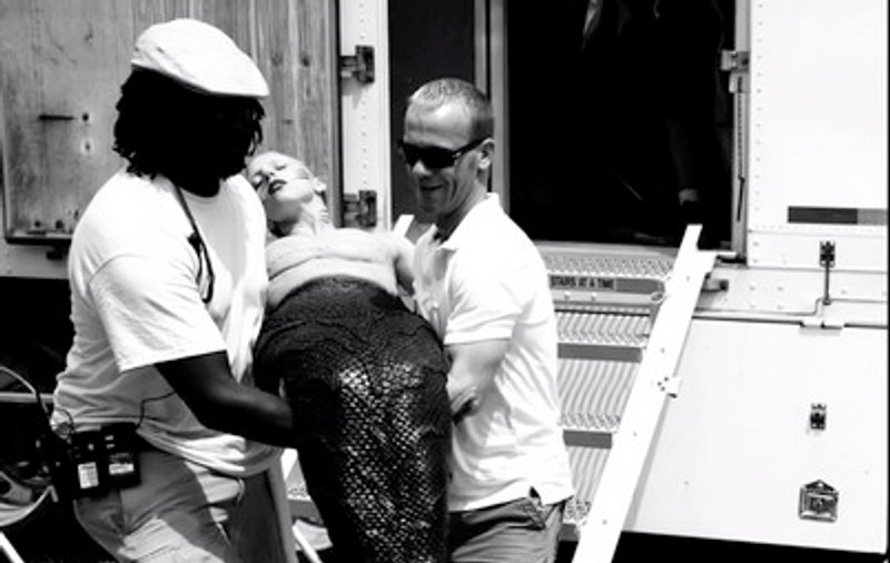 "Întunecător de cameră" sau "schimbător de baterii la jocuri". Iată ce meserii au cei din preajma vedetelor!