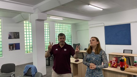Robert McCreary și Cristina Tofan, în hubul din Tulcea