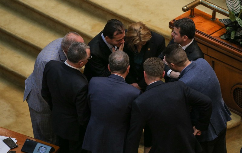 UPDATE | Guvernul Orban e învestit de Parlament. Cine sunt „trădătorii” din PSD care au votat în favoarea noului Executiv