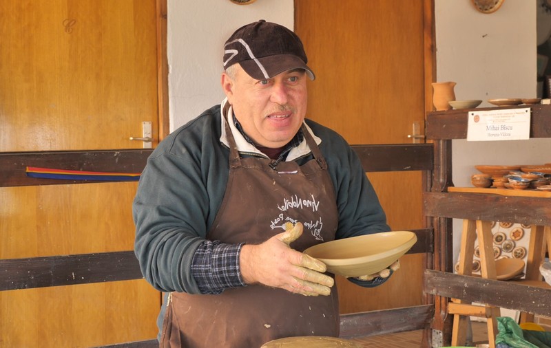 CAMERA ASCUNSĂ | Nemiloasa economie de piață. Ceramica de Bulgaria oprește roata olarilor din Horezu