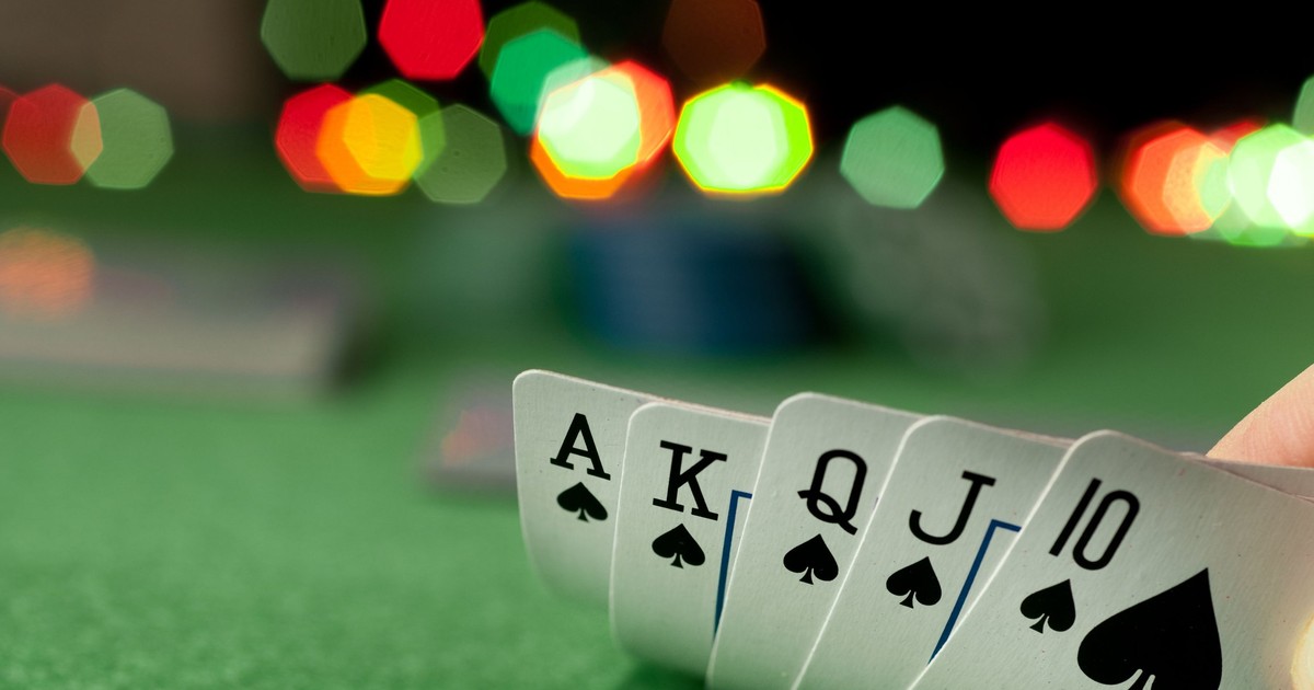 Cum se joacă poker – regulile de bază - Imagine cu o cvintă royală