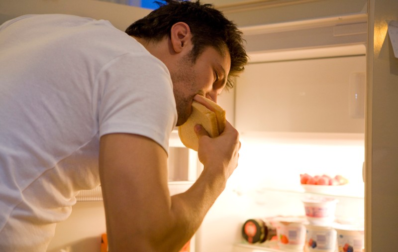 Alimente care nu ar trebui consumate niciodată între orele 21.00 și 23.00. Sfaturile nutriționiștilor