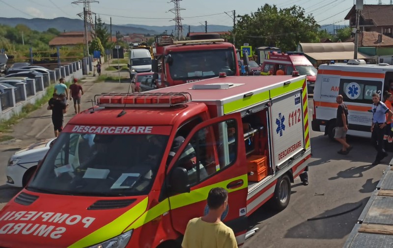 Cinci persoane, între care un bebeluș, rănite după ce un TIR şi o dubă s-au ciocnit, la Vâlcea