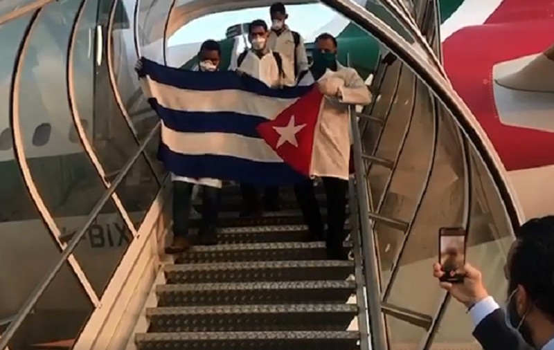 VIDEO / Cuba a sărit în ajutorul Italiei. 52 de cadre medicale cubaneze au sosit în Lombardia, gata să lupte cu COVID-19