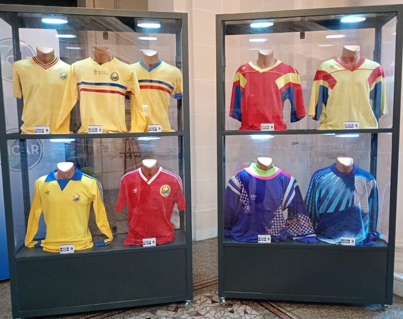 Raiul tricourilor cu autograf, de la Cristiano și Messi, la Ronaldo, Maradona sau Pele: „Expoziție cu piese-unicat, la Ploiești”